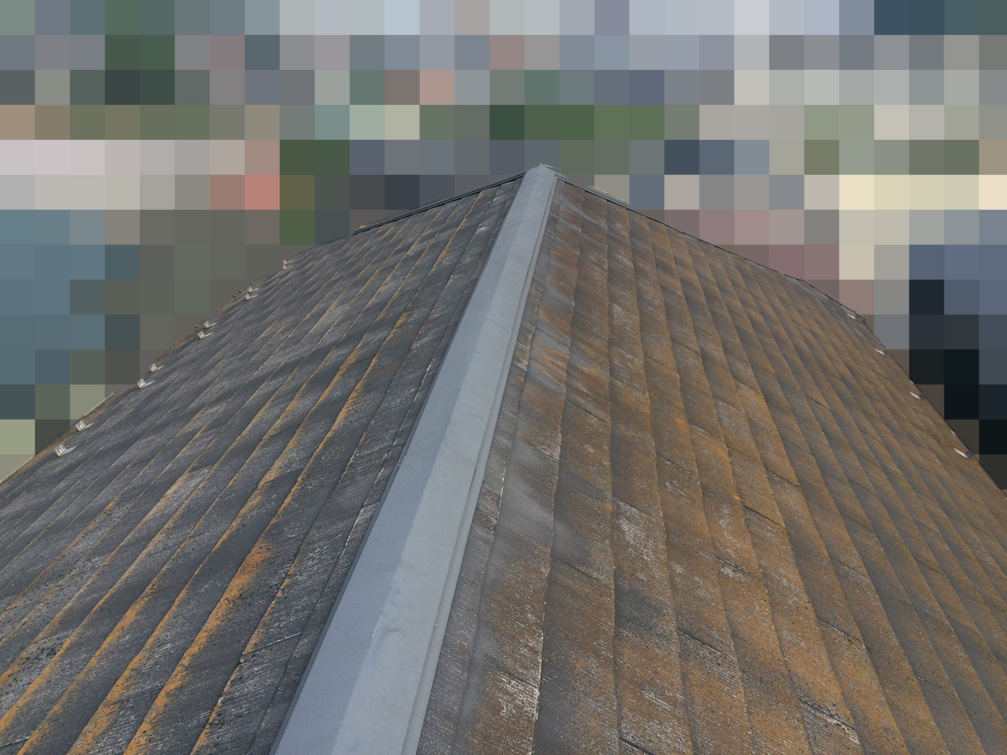 【千葉県松戸市】スレート屋根、棟板金の交換、ベランダの防水工事の事例　工事前