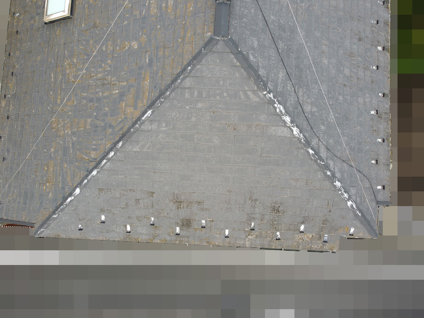 【東京都豊島区】築２５年前後、アスベスト入りのスレート屋根の点検事例　西面