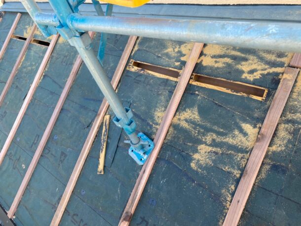【東京都足立区】コロニアルクアッドから オークリッジへ屋根葺き替え工事の事例