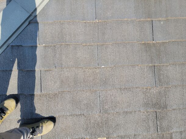 【東京都八王子市】築１５年、アスベスト未使用のスレート屋根のひび割れで、屋根点検の事例