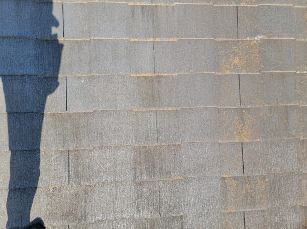【東京都八王子市】築１５年、アスベスト未使用のスレート屋根のひび割れで、屋根点検の事例