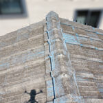 【品川区荏原】業者指摘の不安解消で、厚型スレート屋根のドローン点検の事例