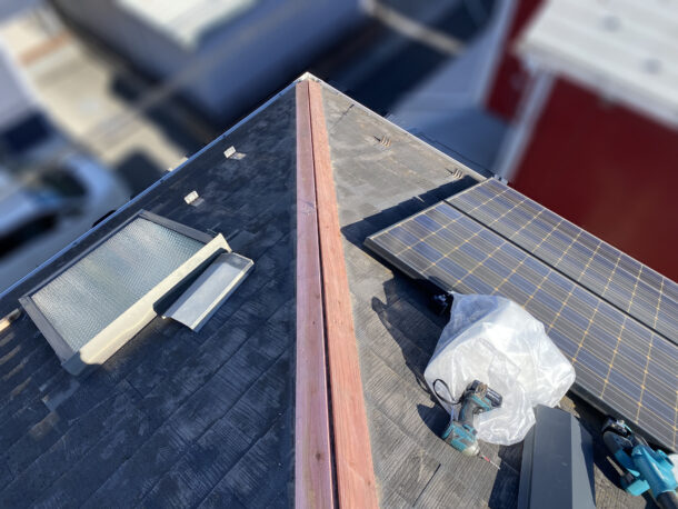 アスベスト使用のスレート屋根の雨漏り修理、棟交換工事