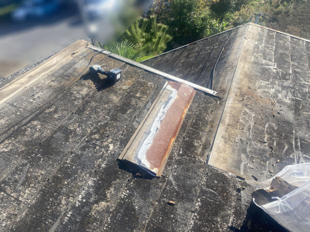 スレート屋根の棟板金の交換工事