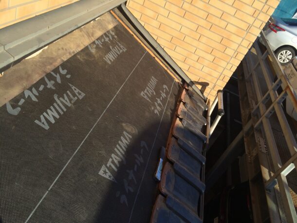 雨漏りする屋根の天窓を撤去した工事