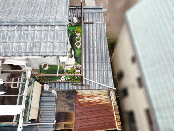 【品川区西中延】業者指摘の不安解消で、スレート屋根のドローン点検