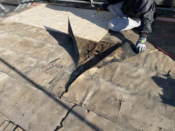 厚型スレートからアスファルトシングルへ、屋根を全交換する葺き替え工事