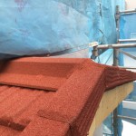 パミールの屋根にも重ね葺き可能です。石付き金属屋根「コロナタイル」長期保障