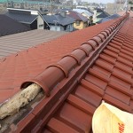 ラバーロックは偽りの耐震化工事。東京都杉並区で和型の釉薬瓦の屋根の棟を取り直し。これが本当の耐震化工事です。