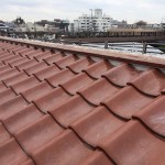 東京都杉並区で和型の釉薬瓦の屋根の棟の取り直し工事の鉄筋工法で棟瓦の土台を設置する工事をしました。