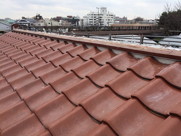 東京都杉並区、和型の釉薬瓦の屋根、棟の取り直し工事、鉄筋工法で棟瓦の土台を設置６