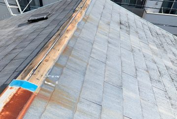 【東京都品川区】台風被災、スレート・コロニアル屋根、棟板金の交換修理工事の事例１