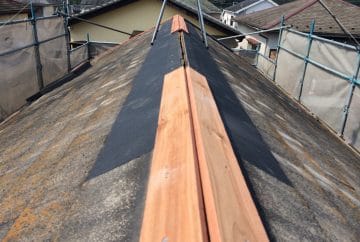 【東京都八王子市】スレート・レサス屋根、棟板金の交換工事と、ひび割れ修理の事例７